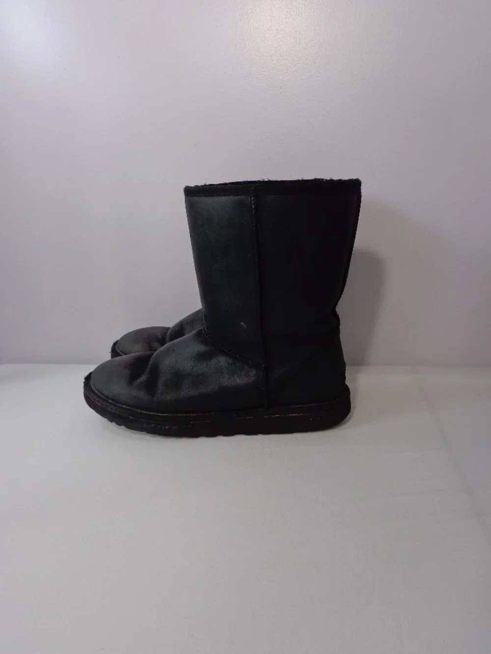 UGG Australia Classic Short Black Leather Winter Boots 1005093 Women's Size‎ 9